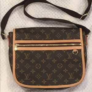 RARE Louis Vuitton Bosphore Monogram PM Cross Body